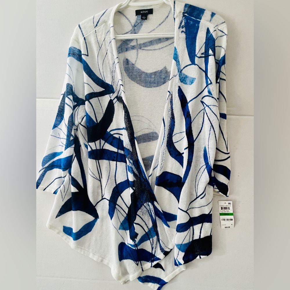 NEW NEW NEW Sz Lrg Macy’s Alfani Sweater with Asymmetrical bottom - NEW